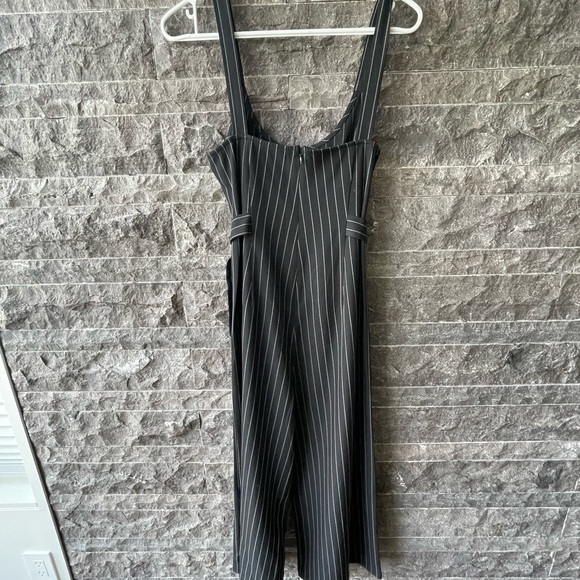 Pin stripe loose fitting jump suit - Picture 4 of 6